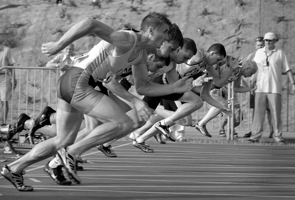 Men on running competition